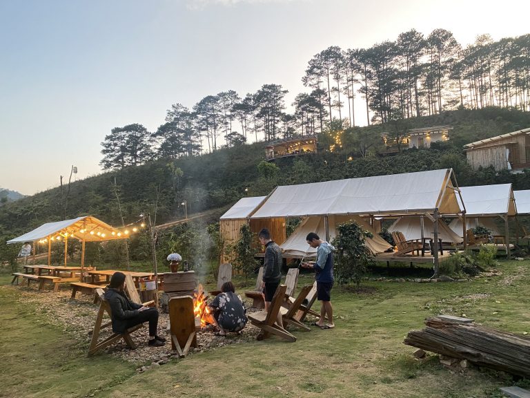 Cắm trại ở farm nó ra làm sao?