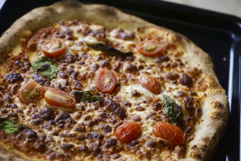 Pizza lò củi tại Bếp Farm