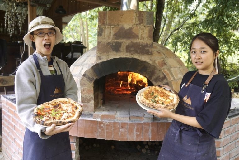 Pizza lò củi tại Bếp Farm